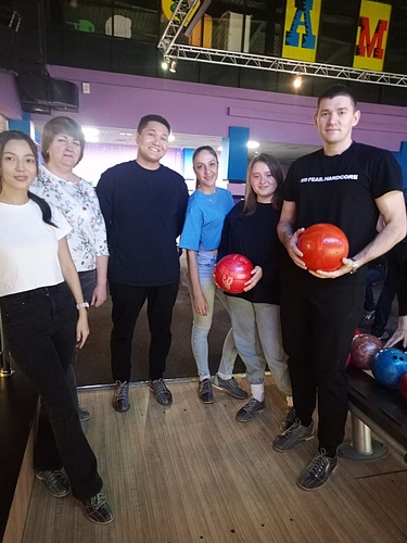 участники с шарами.jpg